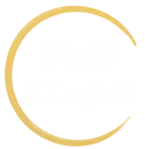 Logo Birgit Stiegler mit goldenem Ring in Sichelform